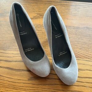 Rockport Women’s Light Gray Suede Round-Toe Pumps